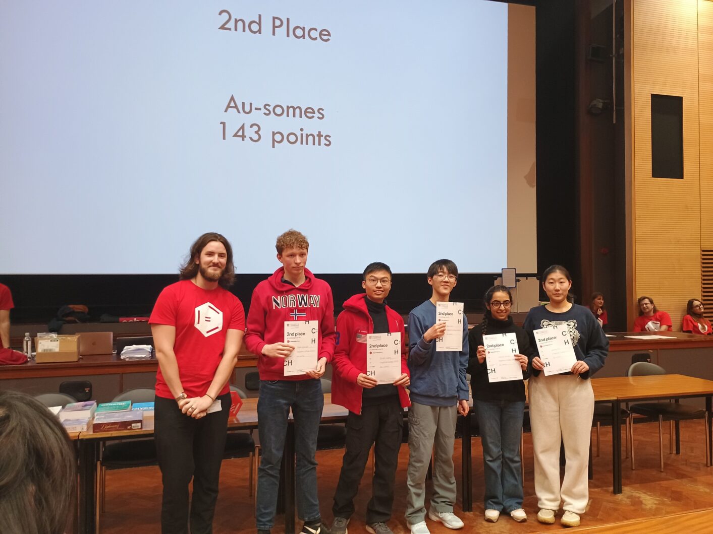 Au-somes strike gold with top 3 finish in UK Chemistry Race